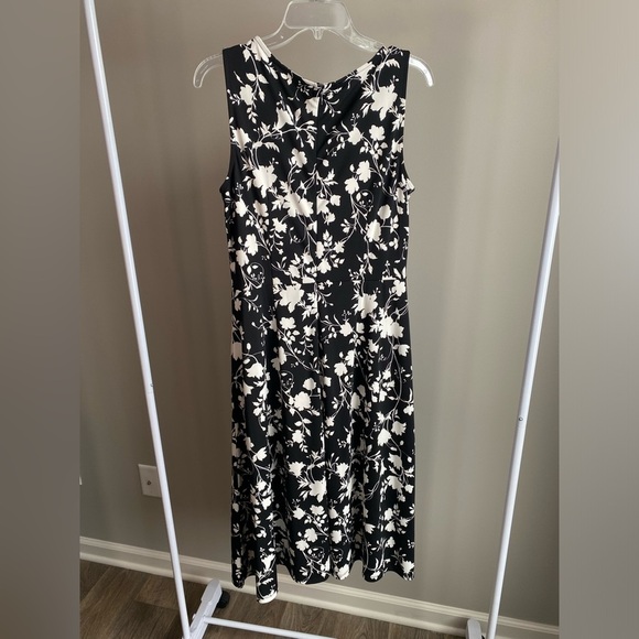 Talbots sleeves floral fit and flare dress with pockets - Picture 3 of 7